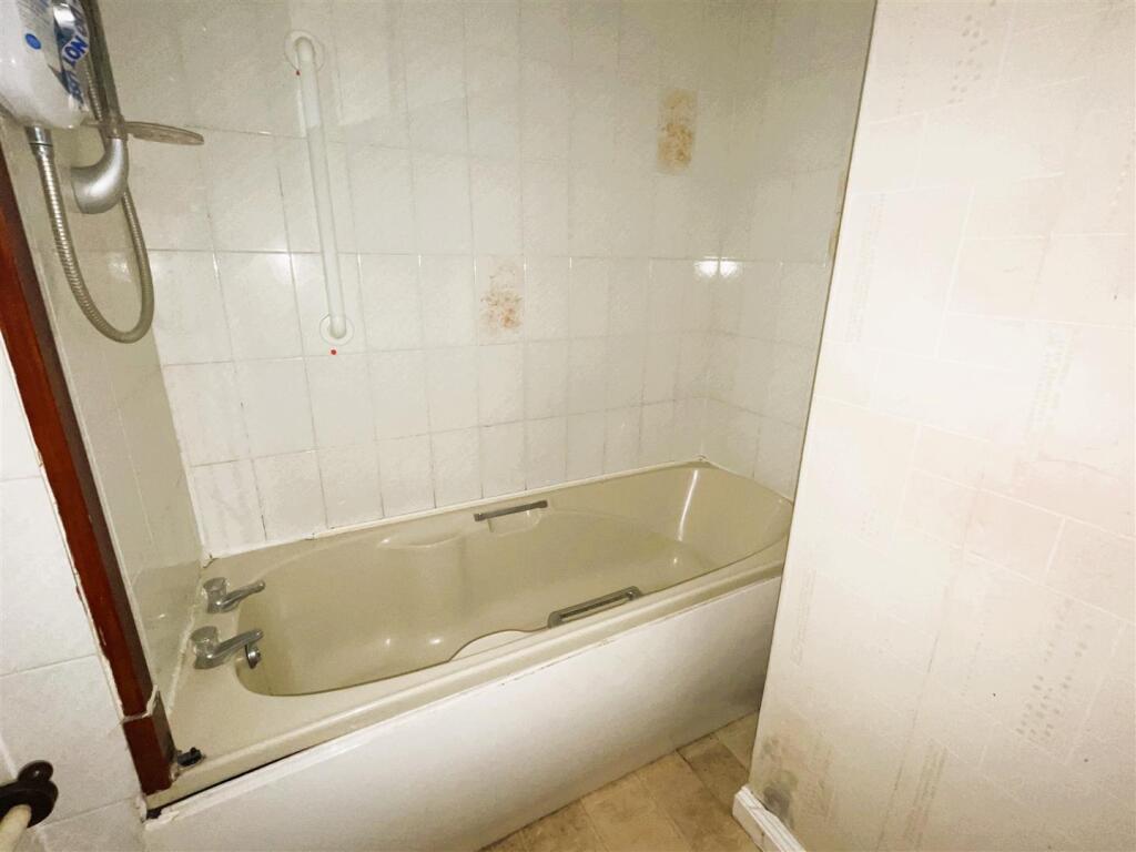 Bathroom.JPG