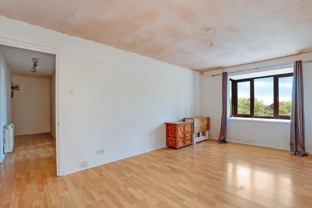 13-fd7fJHPropWpen - 44 Ashurst Close - 37.JPG