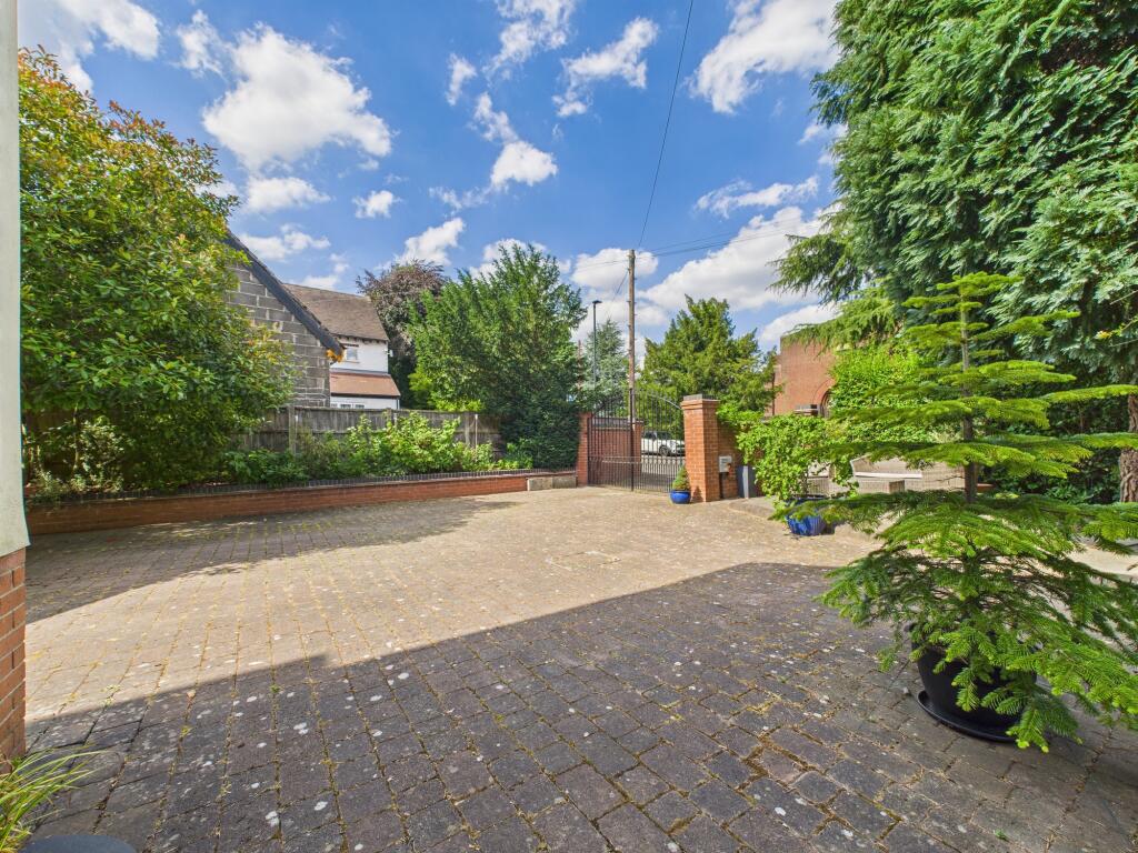 CAM03674G0-PR0565-STILL029