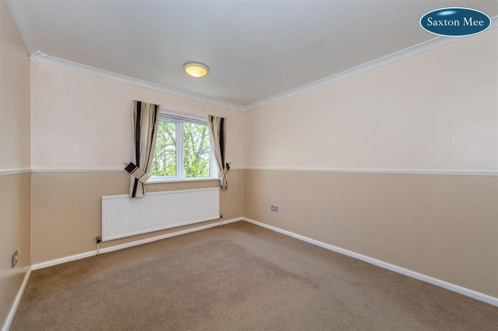 bedroom 5256.jpg