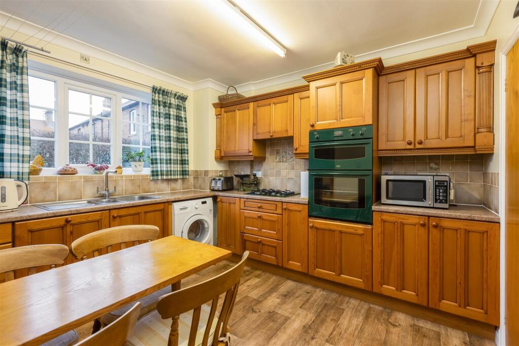 Station Road 9A Kitchen-2.jpg