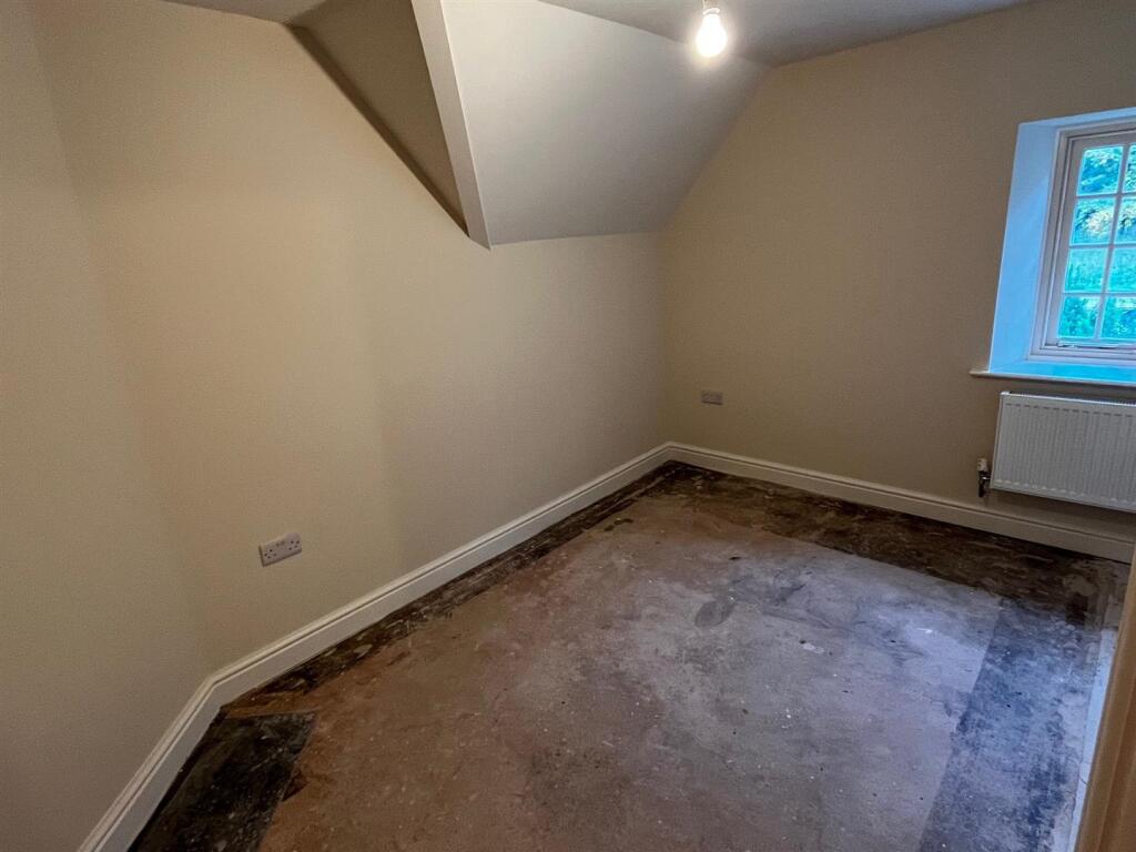 Bedroom 1.jpg