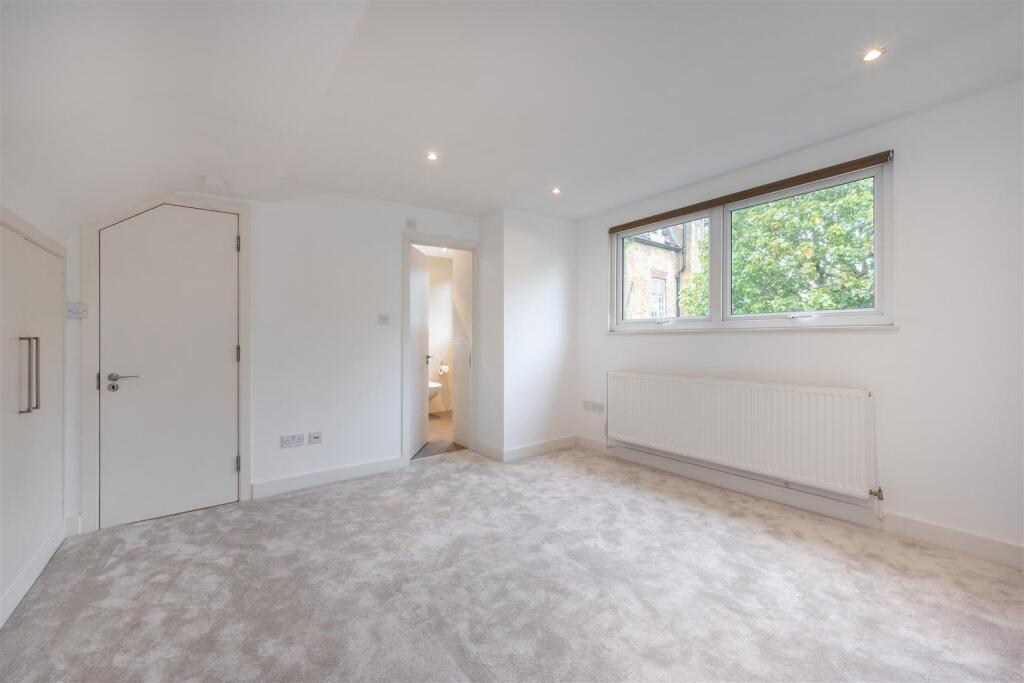 BEDROOM5b.jpg