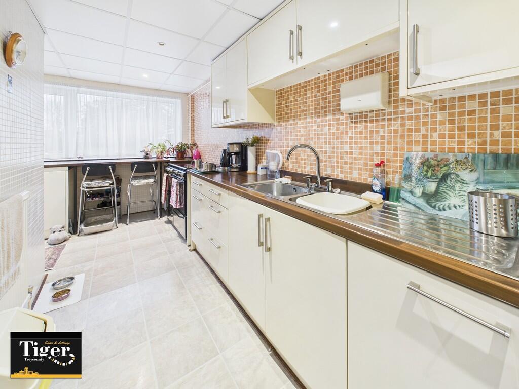 CAM02176G0-PR0745...