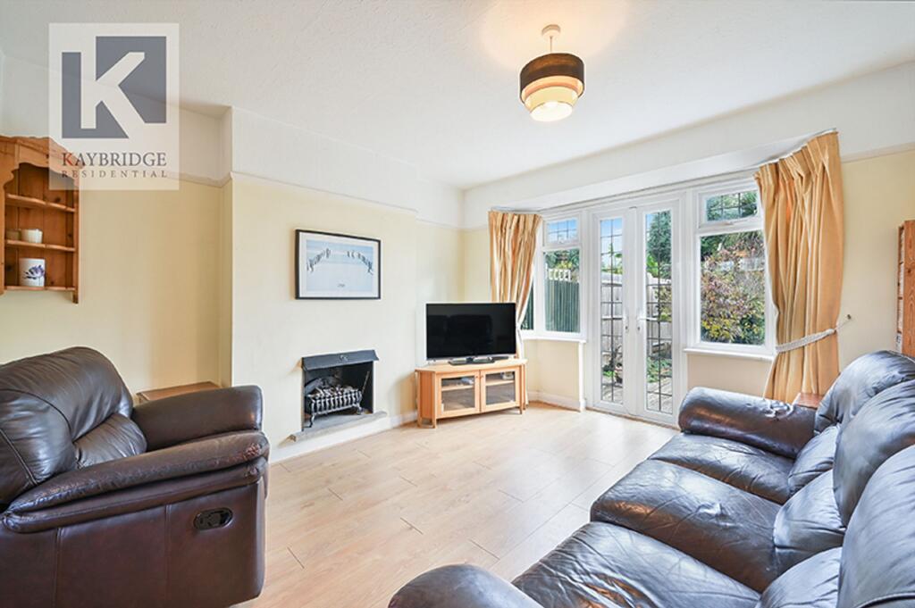 Ravensfield Gardens, KT19 0SR