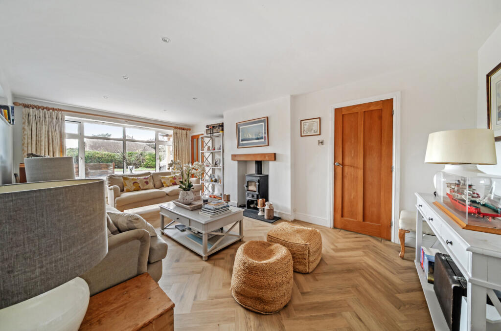 1369598-2-68f164f...