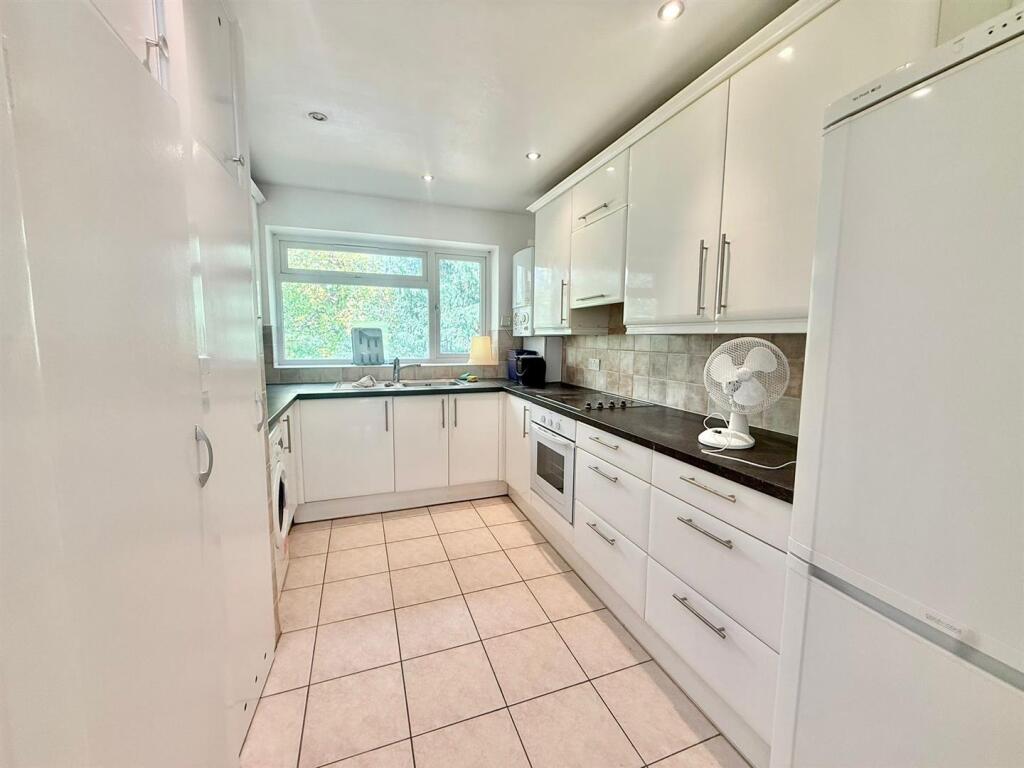 Davidson Frost-Wellings, DFW White House Drive, Ki