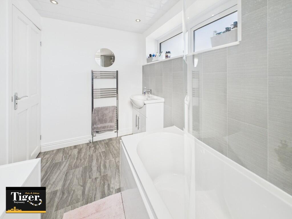 CAM02176G0-PR0523...