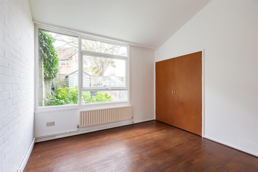 122 Knights Croft-HR3.jpg