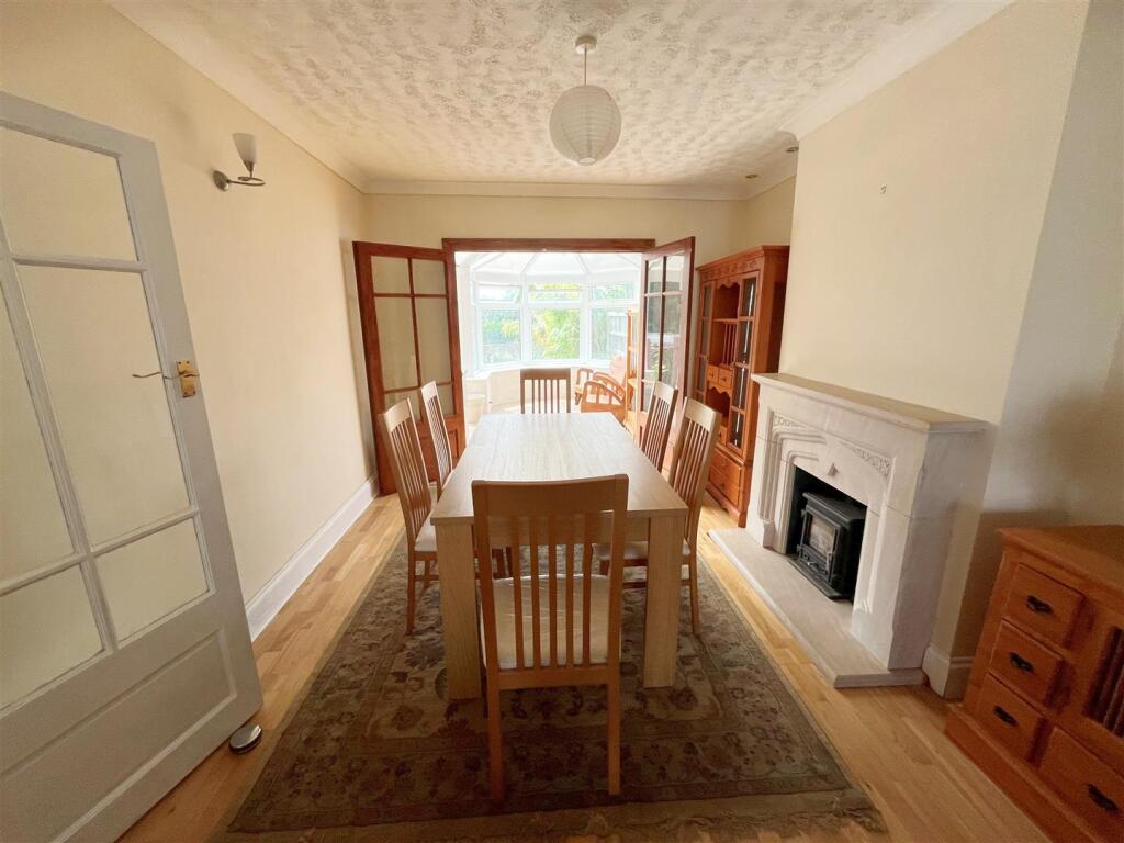 Dining area through to conservatory.jpg