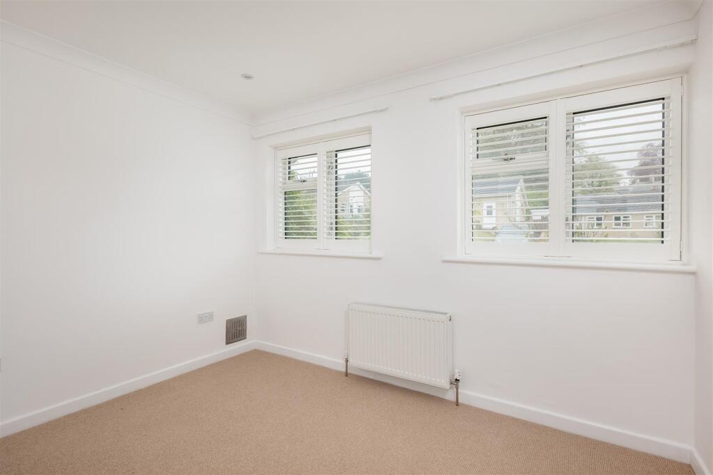 31 Nine Acres Close-8.jpg