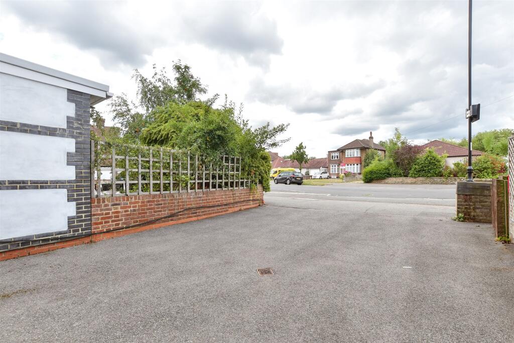 Driveway/Parking