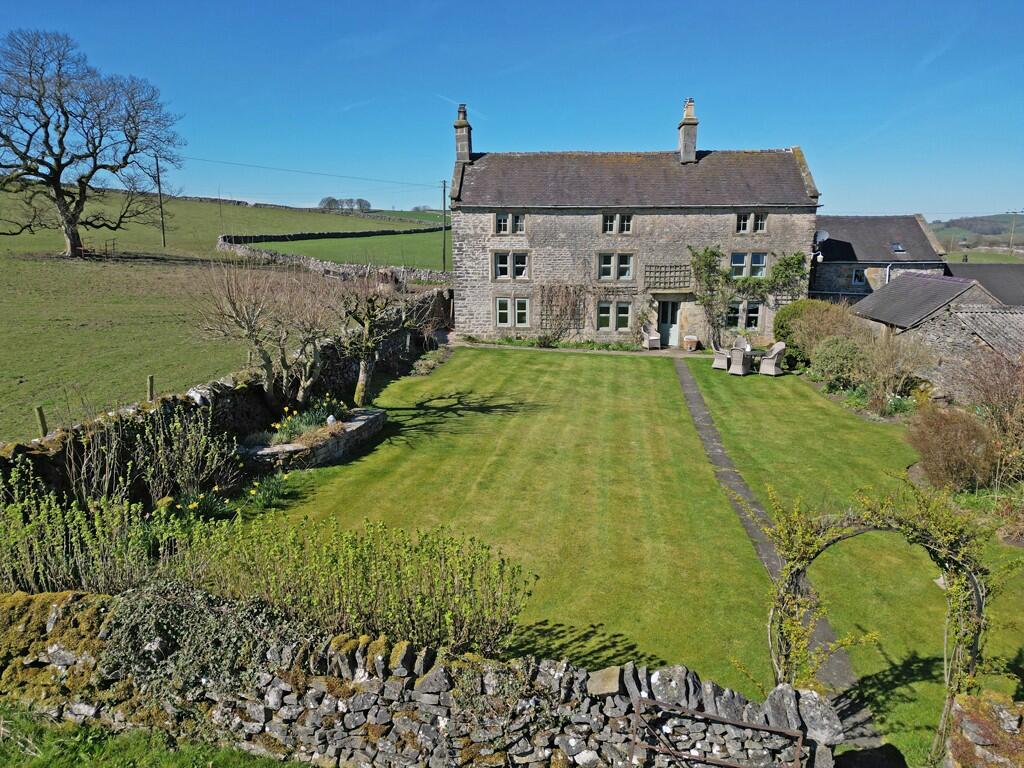 Garden to house