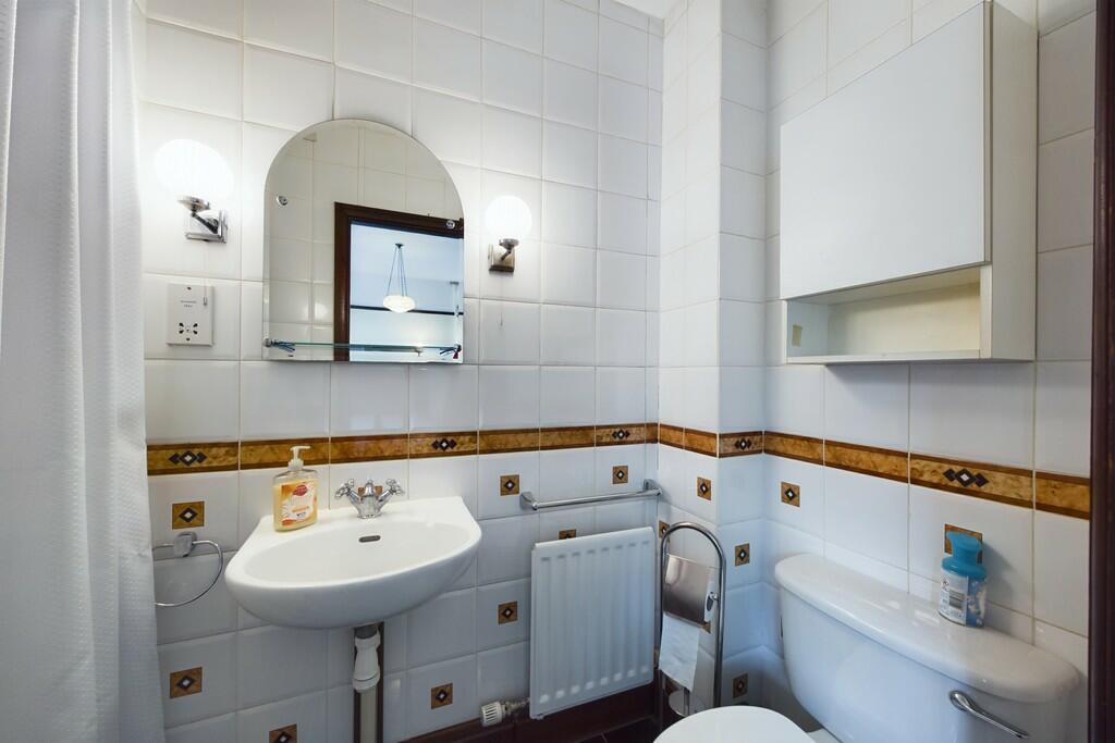 En-suite Shower R...