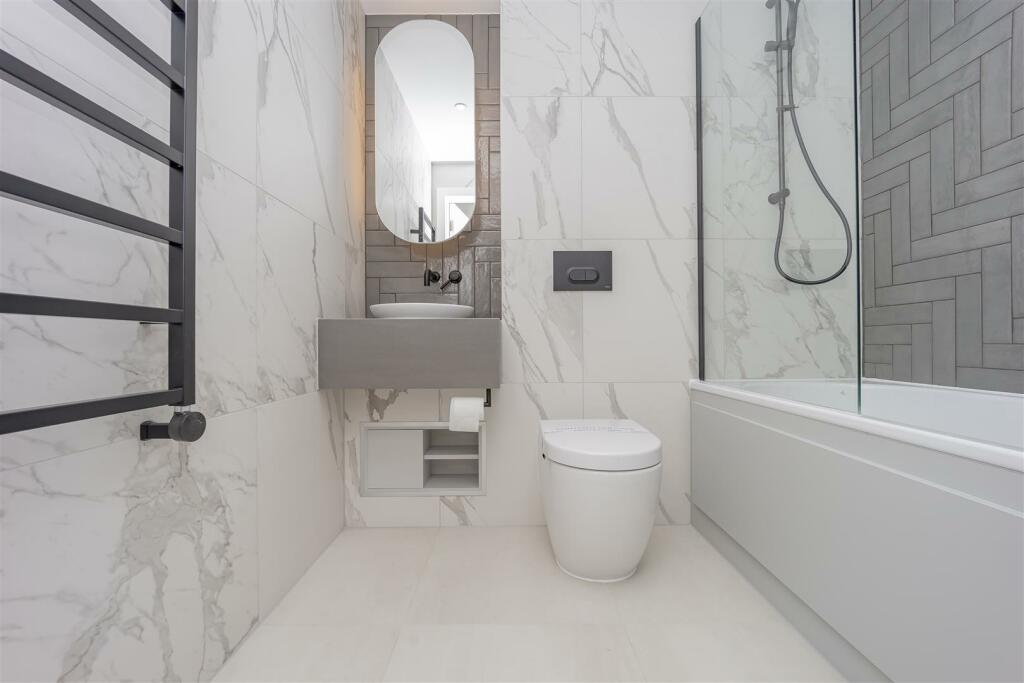Bathroom            .jpg