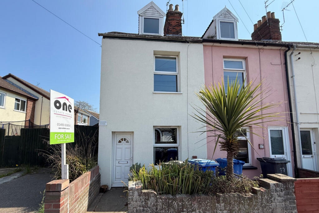 DELIGHTFUL END OF TERRACE COTTAGE