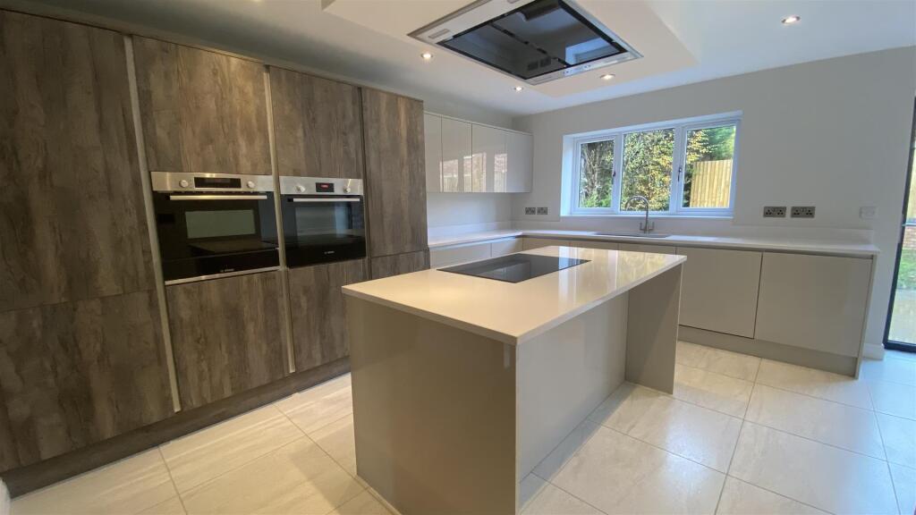 LIVING KITCHEN