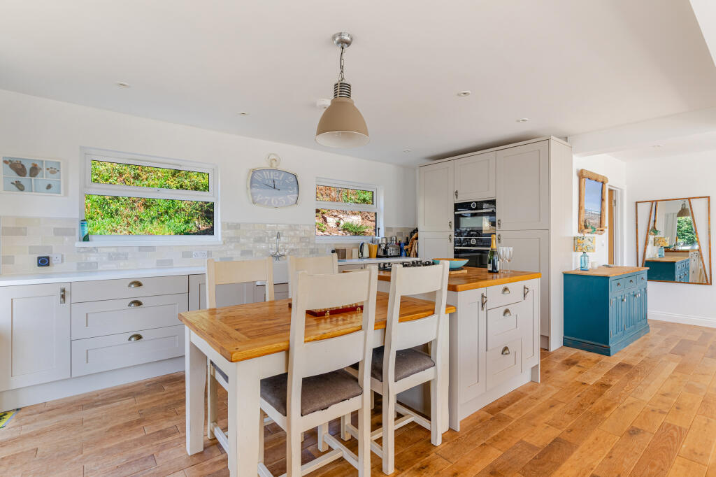 A34 - 6 Furzehill Road Heybrook Bay - 250718