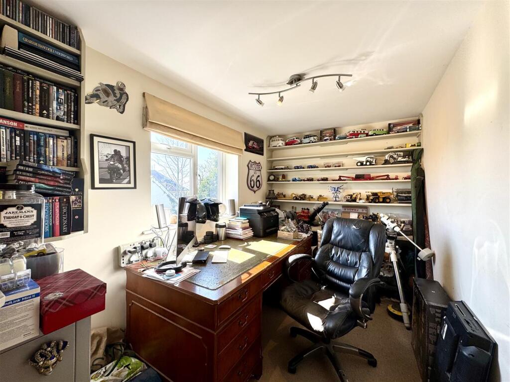 BEDROOM 5
