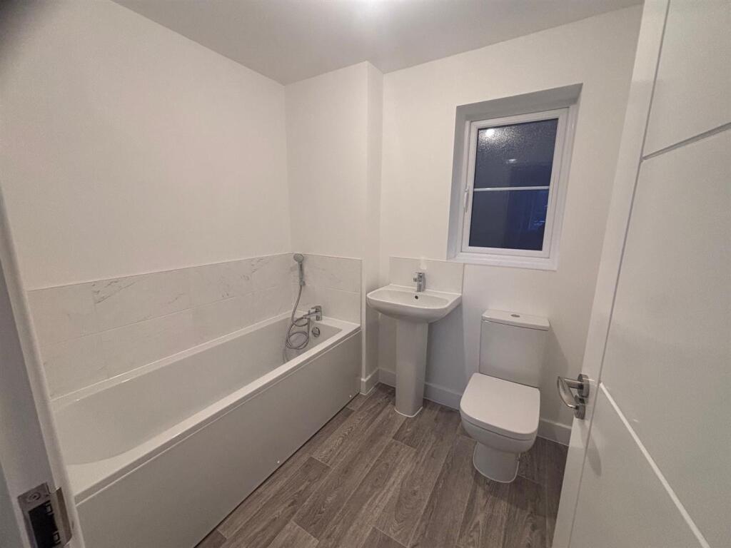 3 Stapleford Chase - PIC 07.jpg