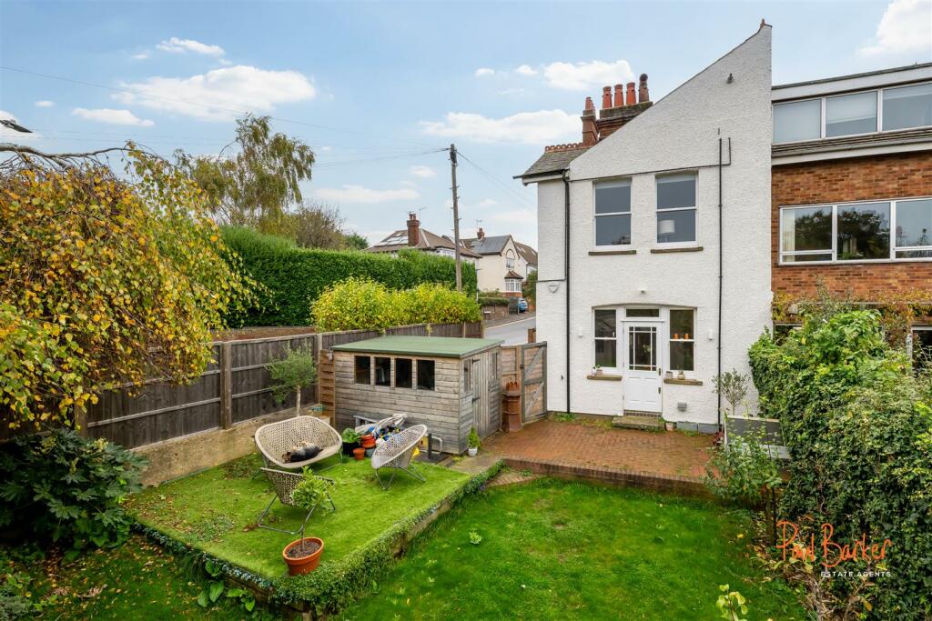 241028 - 61 Carlisle Avenue, St Albans - 07 [WM].j