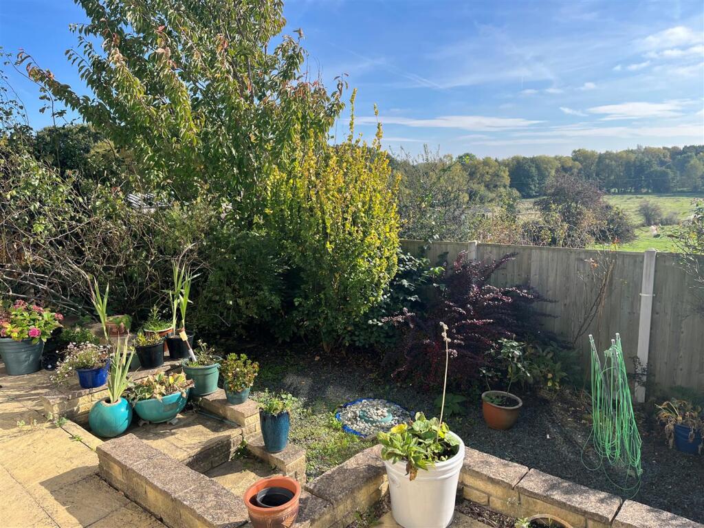 16 Station Road Garden 1.jpg