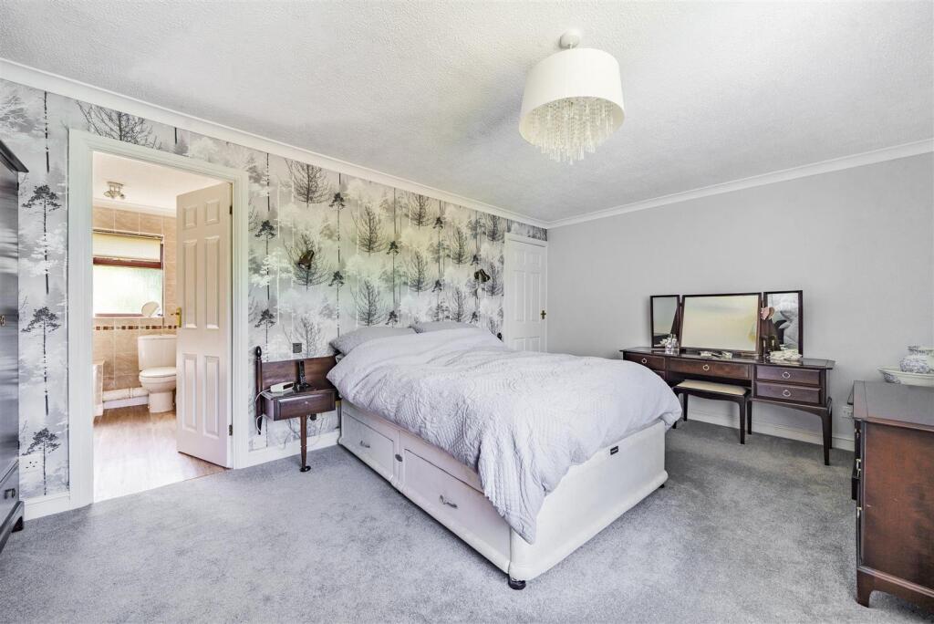 8 Dove Close, Towcester