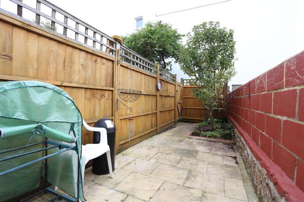 108b Portland Rd patio.jpg