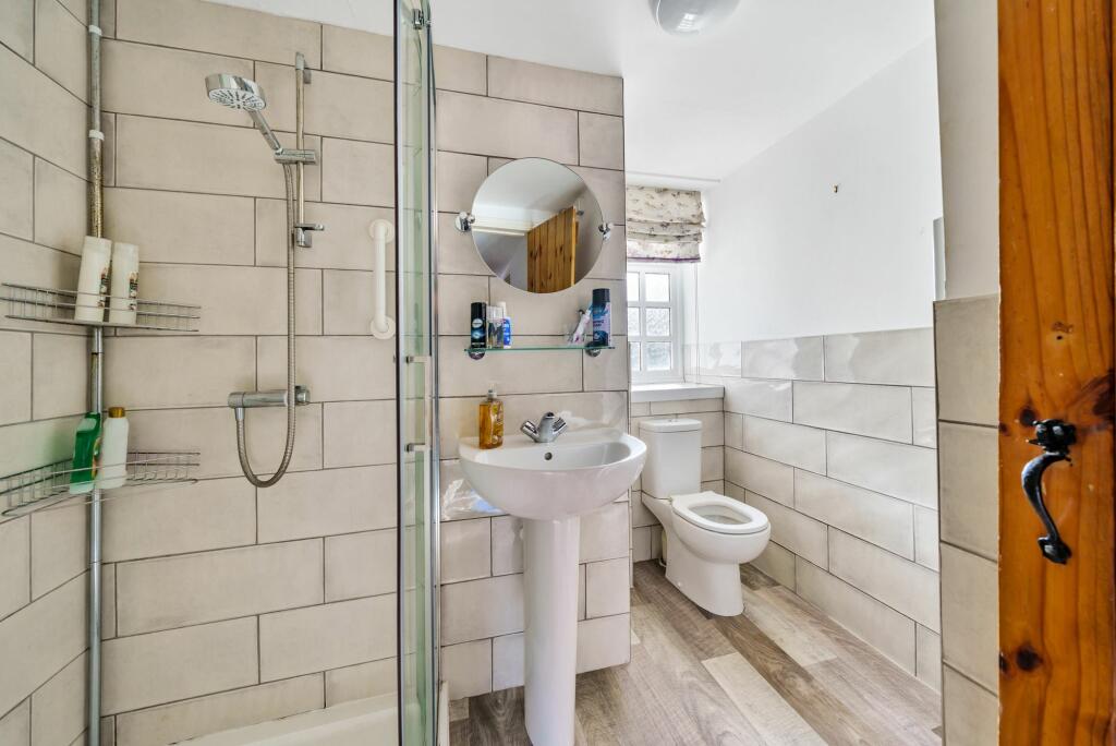 En-suite shower