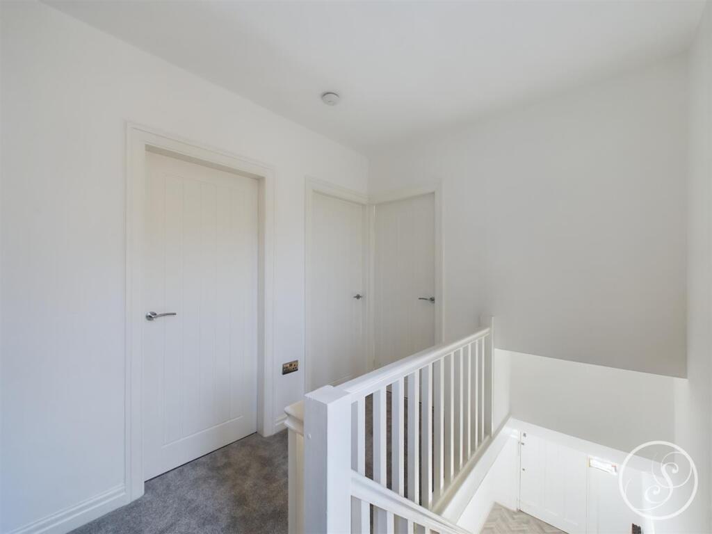 FIRST FLOOR LANDING