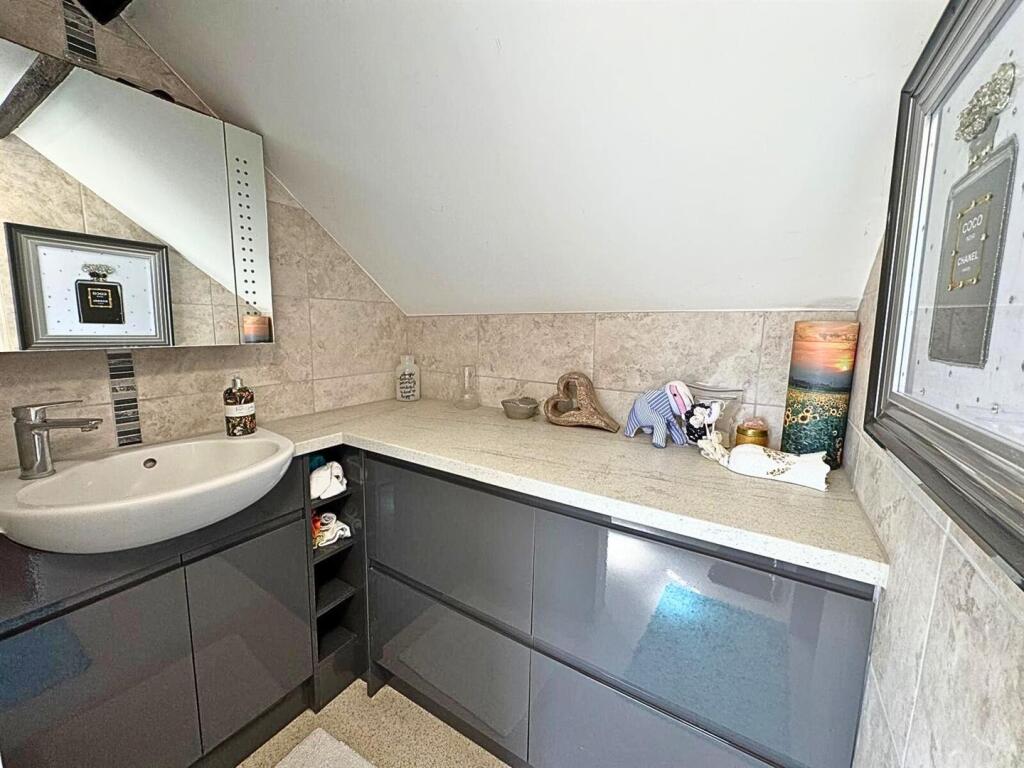 En-suite Shower Room/Wet Room