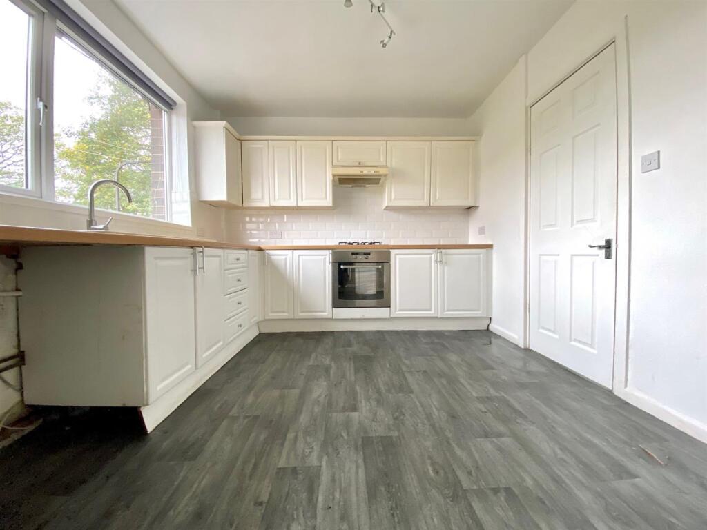 Bramleys Estate Agents - Greave House Drive - Ludd