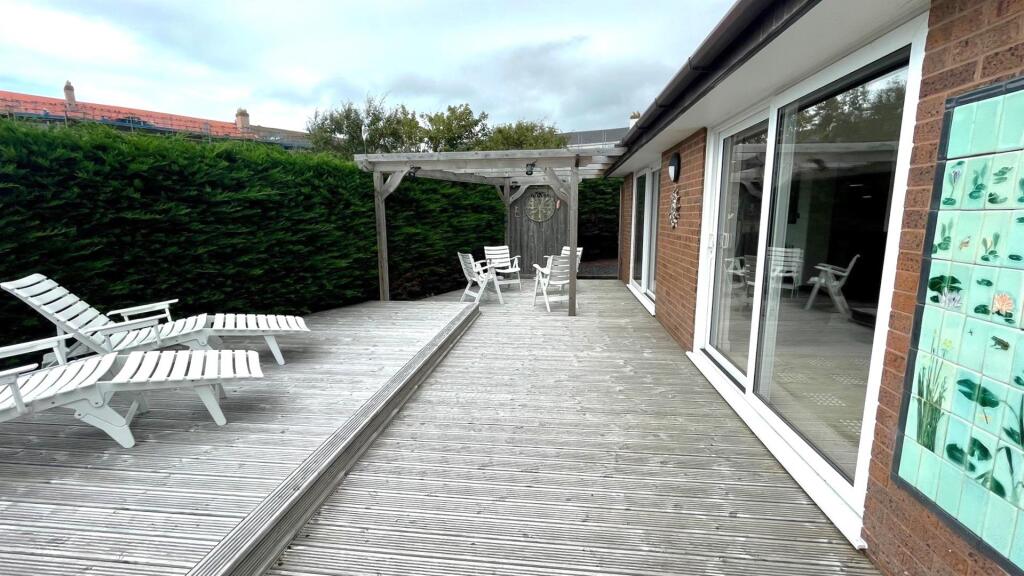 REAR AND SIDE GARDEN
