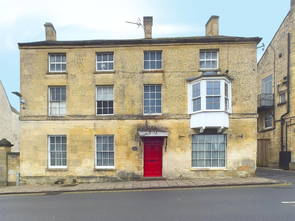 1 - TOP FLOOR 2 BED FLAT.png