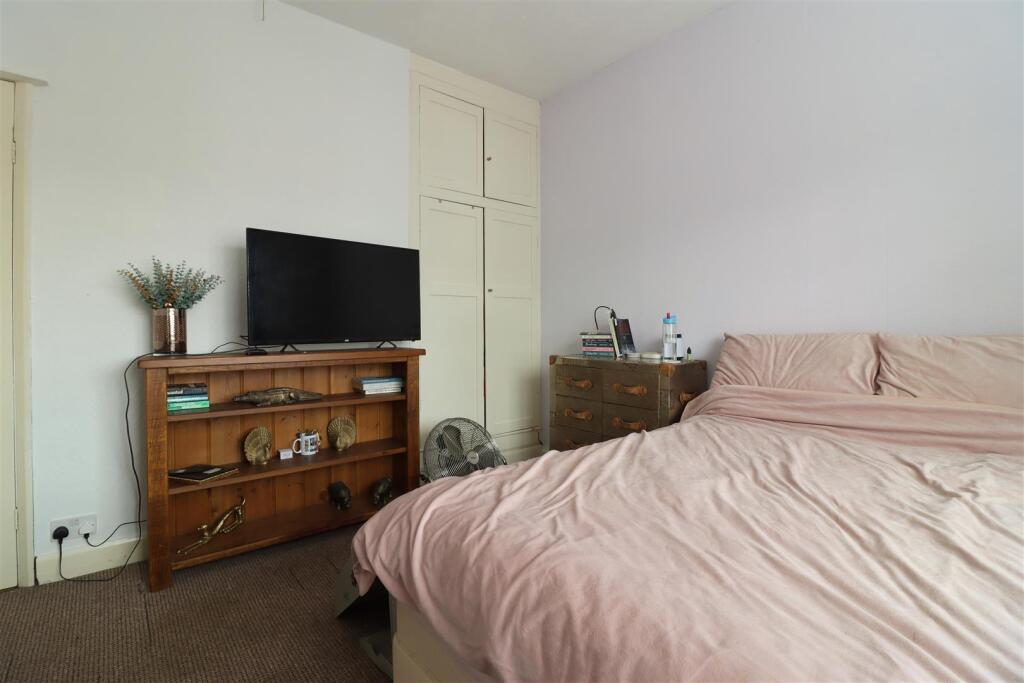 Bedroom 1 - 2