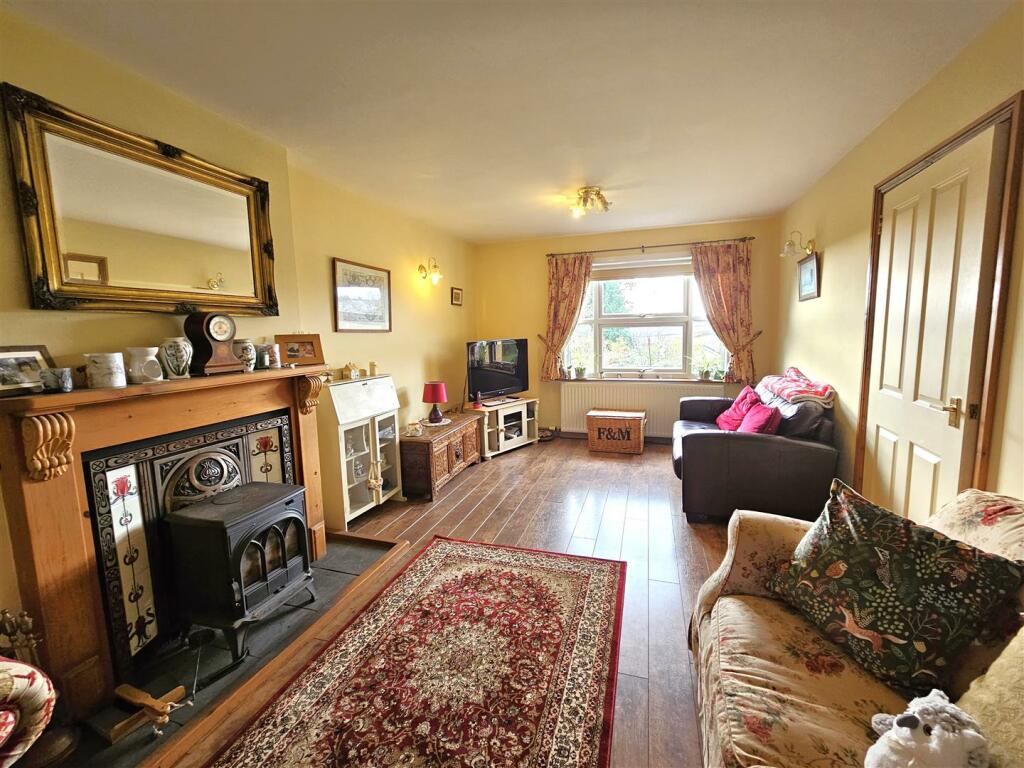 Living Room 2.jpg