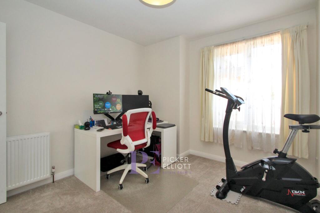 Ground floor bedroom/study