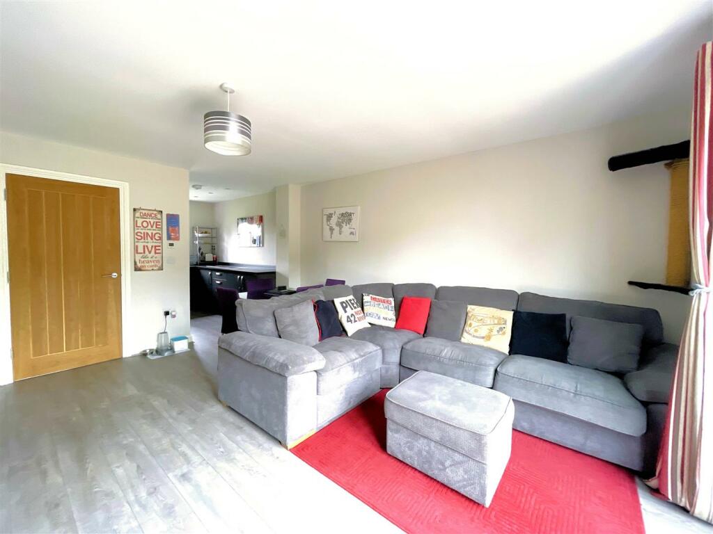 Living Room 2.jpg