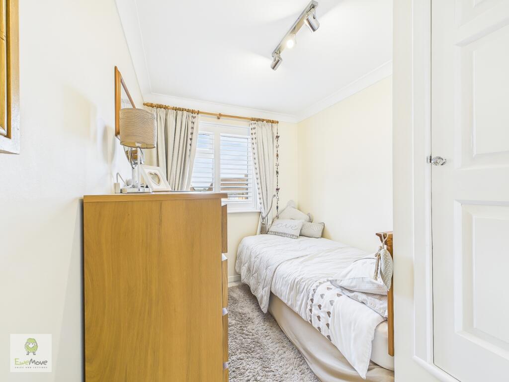 CAM02308G0-PR0189-STILL041-2