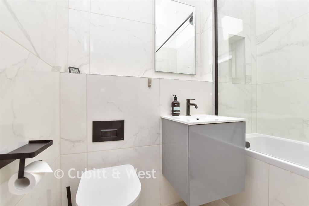 En-Suite Bathroom
