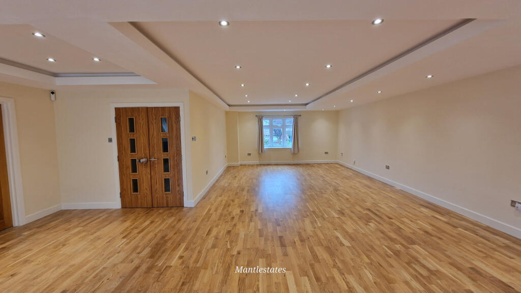 LOUNGE - DINING AREA