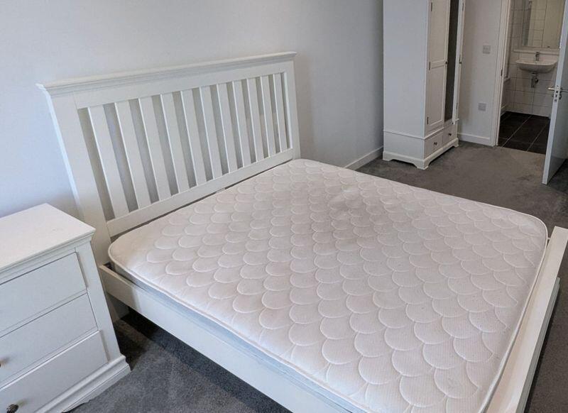 10206 bed 3.jpg