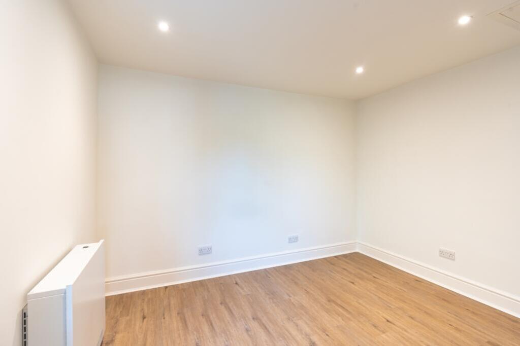 10516_10702116_IMG_06_0000