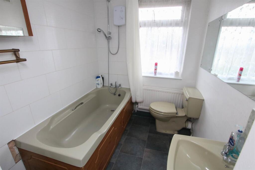 HOUSE BATHROOM