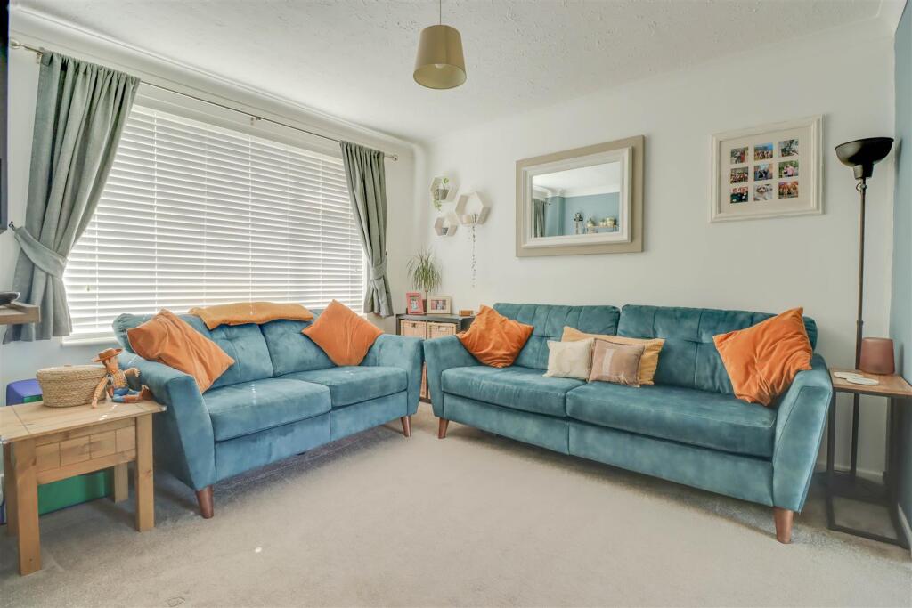 6 SANDOWN ROAD 25-11.jpg