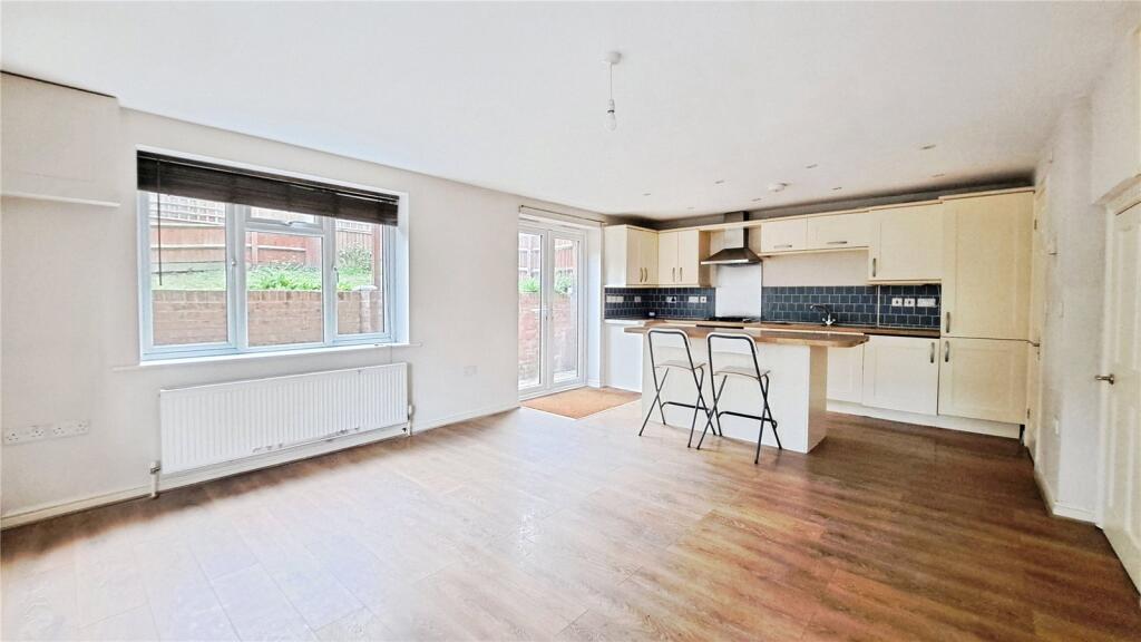 Living Room/Kitchen