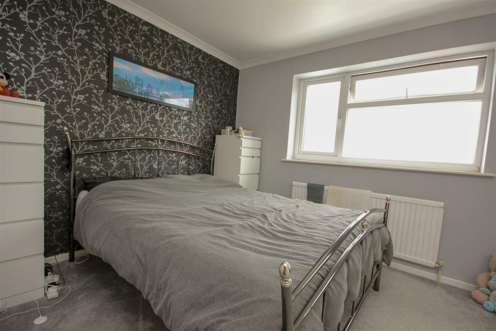Bedroom 1.jpg