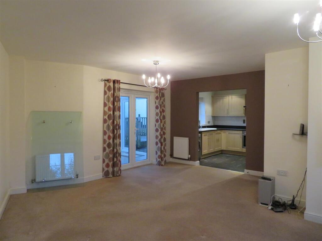 Sitting/Dining Room