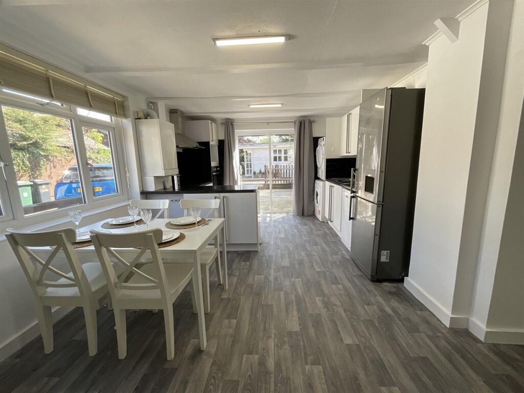 Kitchen &amp; Breakfast Room 2