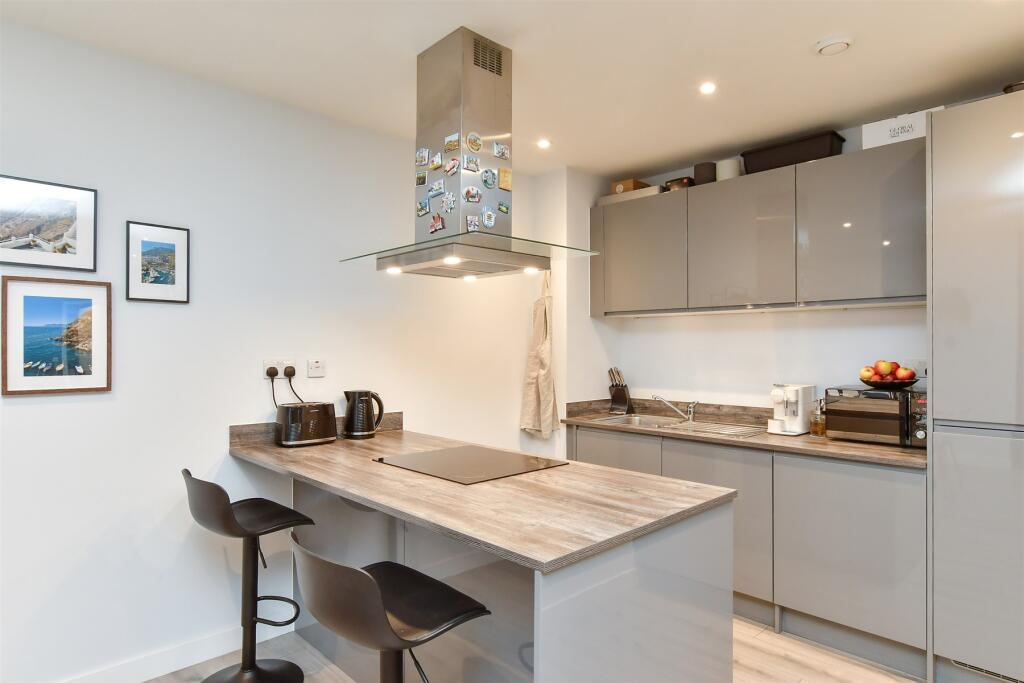 Lounge/ Kitchen
